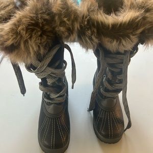 London Fog women’s winter booths